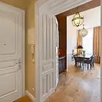 6 Rooms