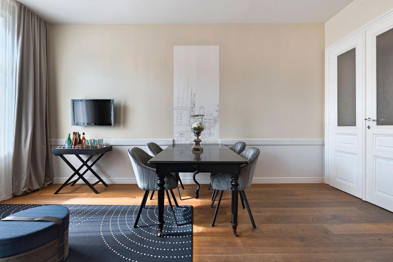 Apartment 6 *
